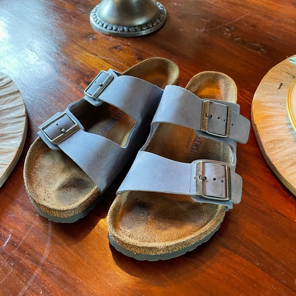 Blue Suede Birkenstocks! Only worn a few times. Size 39 regular 💙 Very Stylish!
